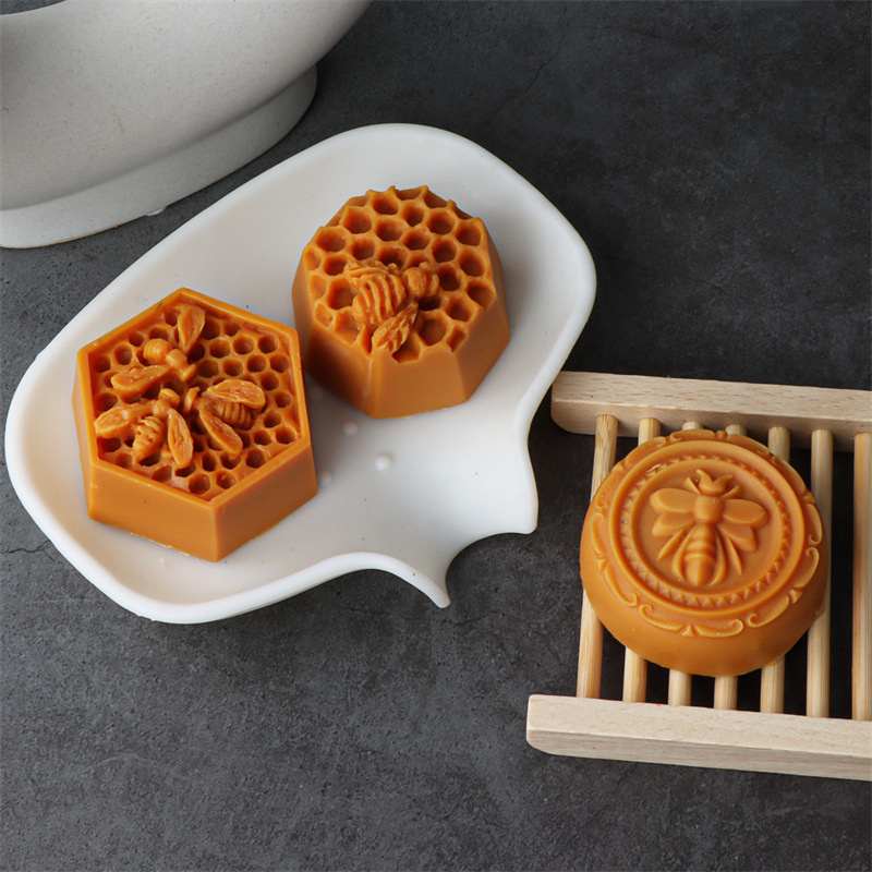3D Flying Bee Honeycomb Candle - đánh giá và giá Soap Making Accessories